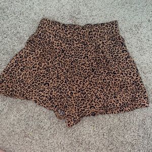 🤍4/$15 Cheetah print shorts